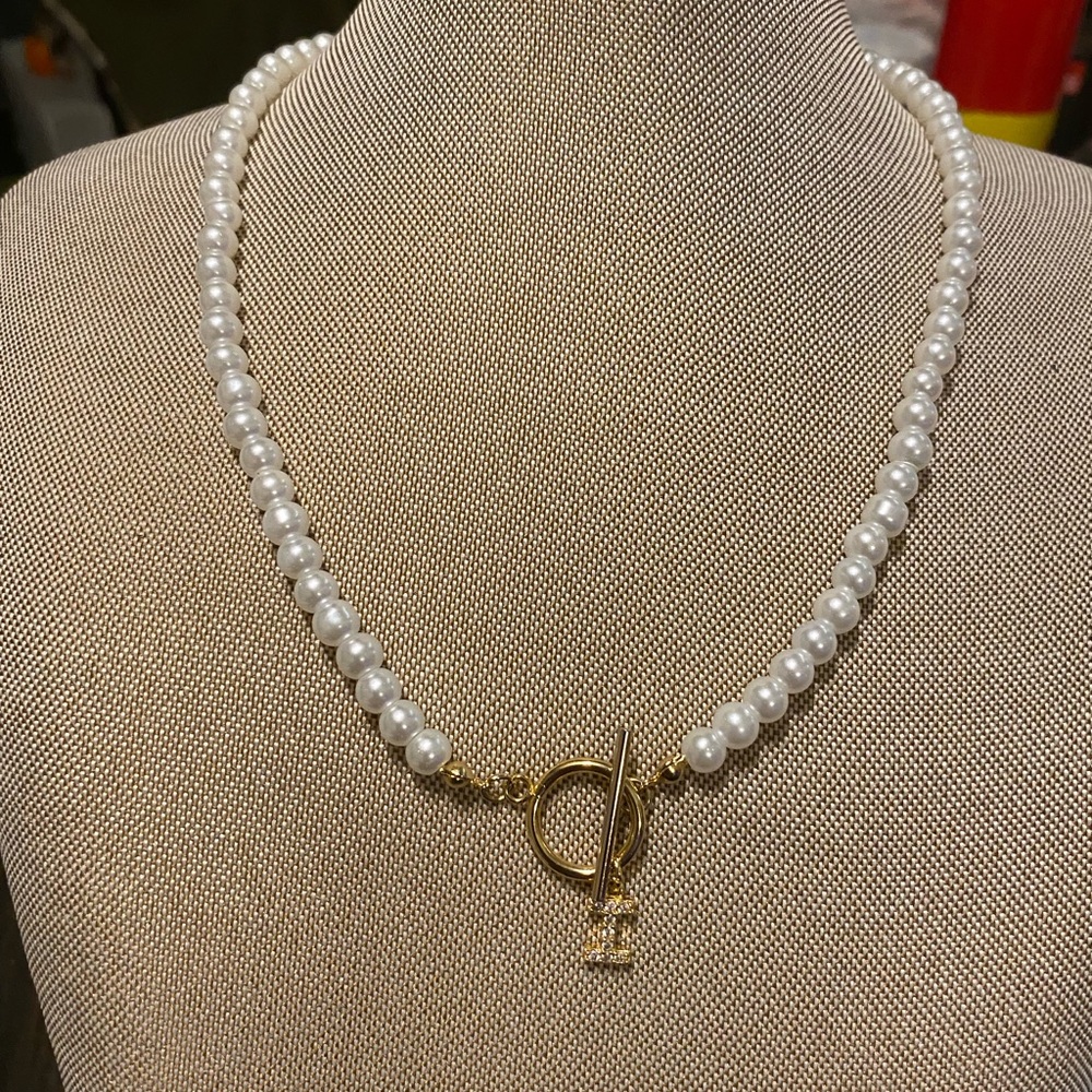 Elegant Gold and White Pearl Necklace